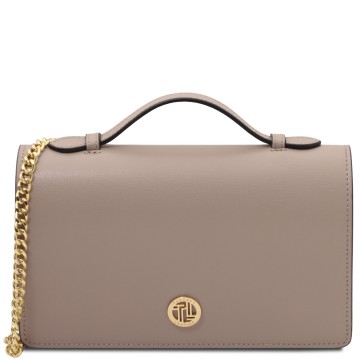 Clutch van glad leder met kettingriem   opera licht taupe