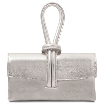 Clutch van zacht metallic leder zilver