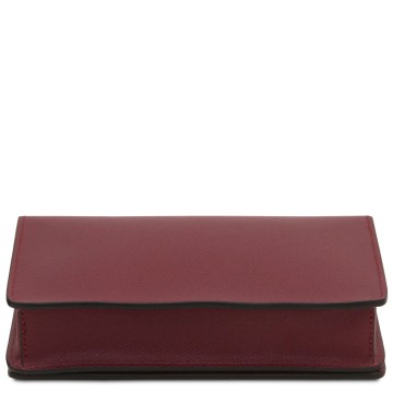 Elegante leren clutch met gouden kettingriem bodem