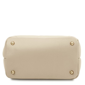 Handtas met stiksel van zacht leder  bodem