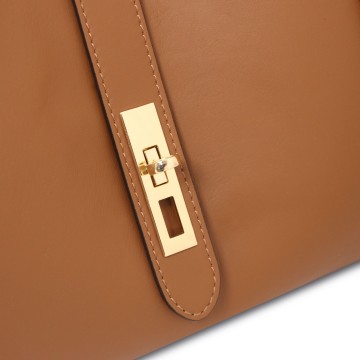 Handtas van zacht leder   soave sluiting 2