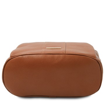 Soepele rugtas voor dames van gehamerd leer   bodem