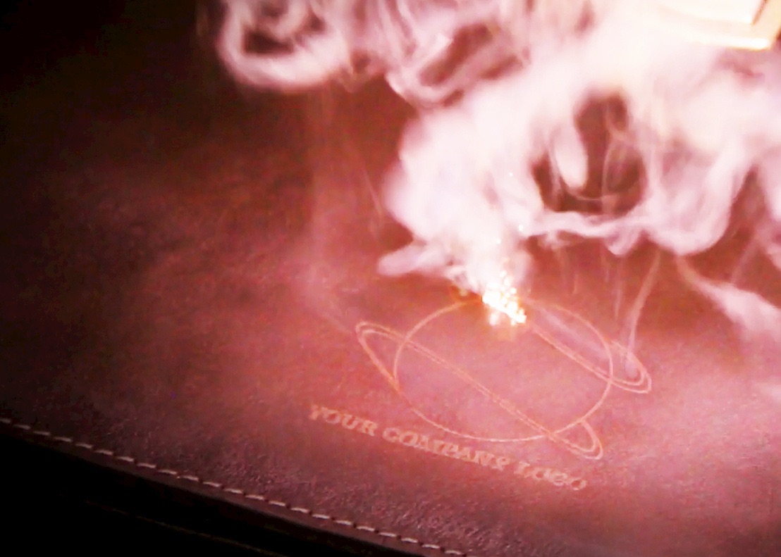 Wat is laser graveren in een leren tas/ - Berdino